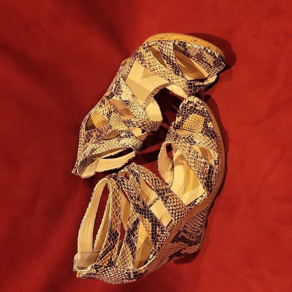 Isola snake print leather wedges with gold zip back NWOT